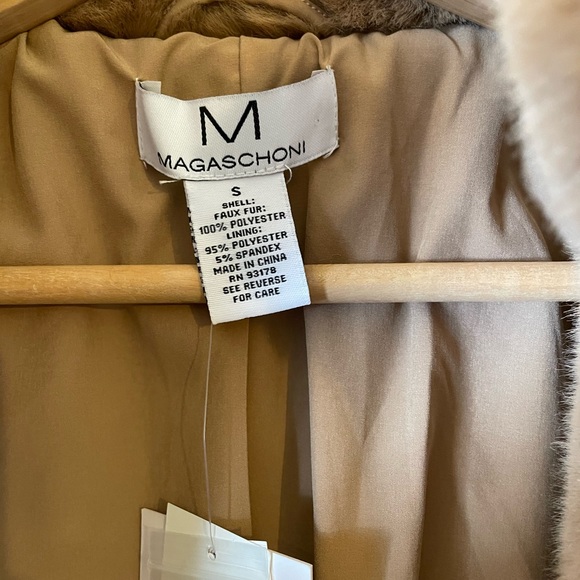 NWT!! Magaschoni Women Camel Faux Fur Coat size S - Picture 4 of 14